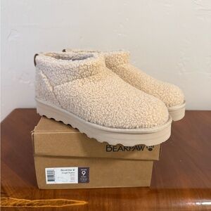 Bearpaw platform slip on boots size 9 nwt